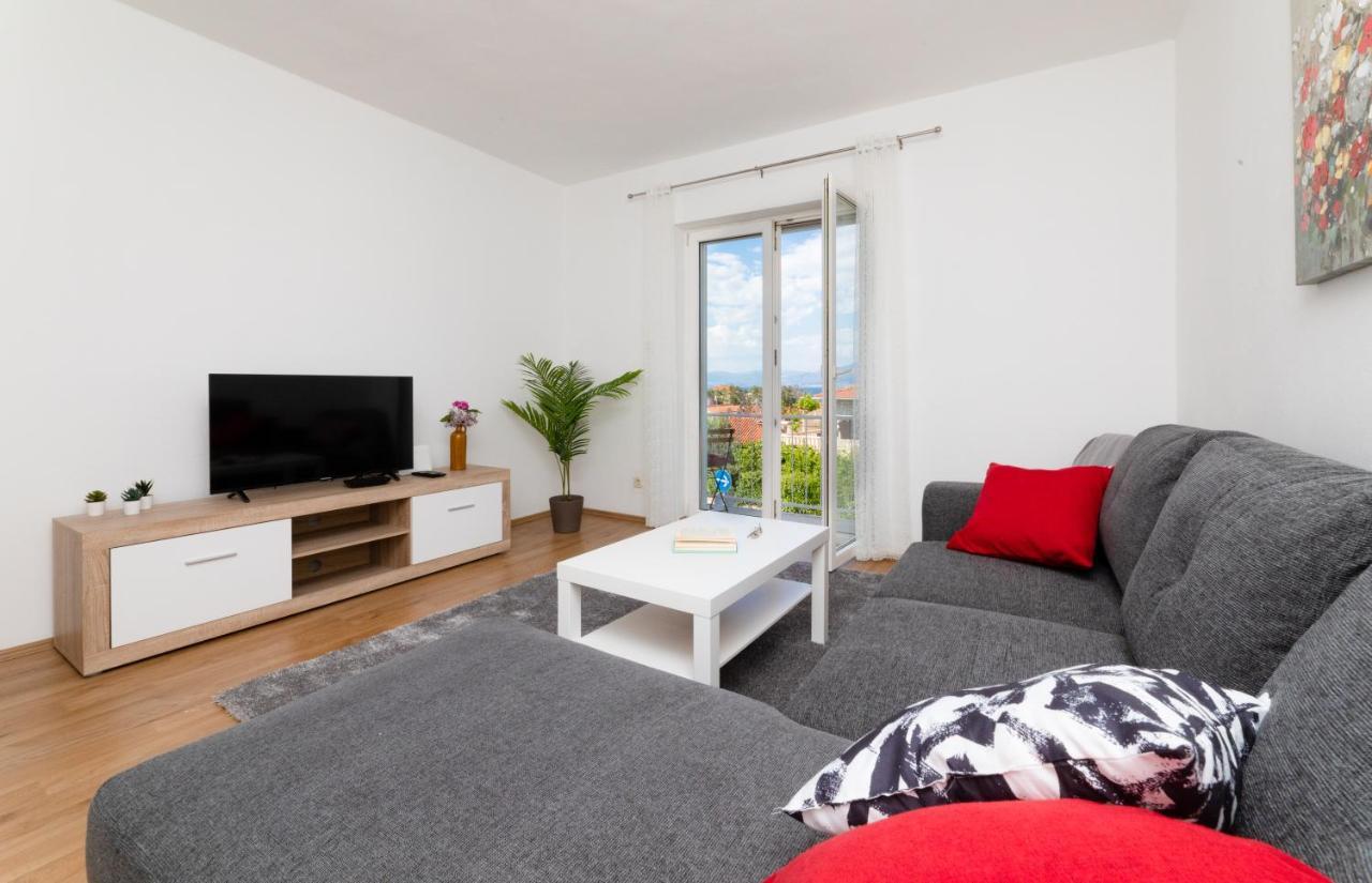 Apartment Nona - Center, 150 Meters From The Beach ซูเปตาร์ ภายนอก รูปภาพ