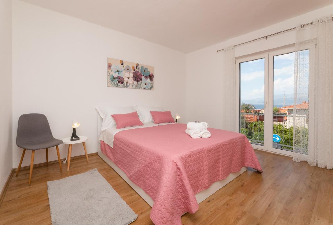 Apartment Nona - Center, 150 Meters From The Beach ซูเปตาร์ ภายนอก รูปภาพ